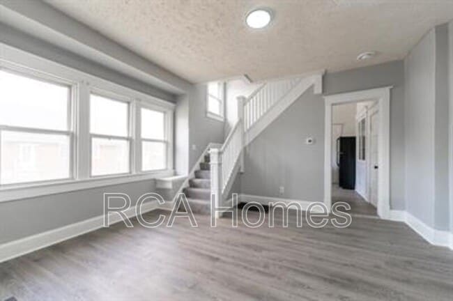 Photo - 1037 N Parker Ave