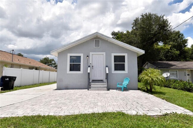 Photo - 221 E Cypress St House