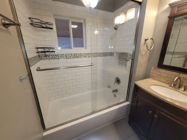 Photo - ALL UTILITIES INCLUDED - Country Home in t...