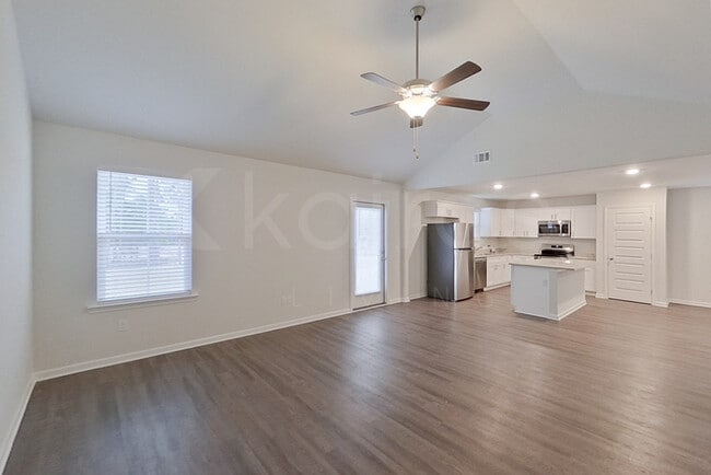 Photo - 114 Western Red Cedar Dr