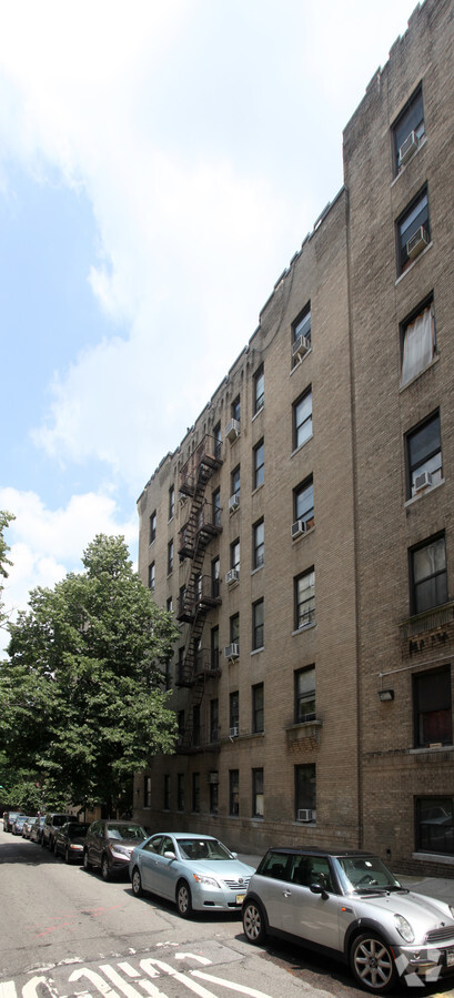 121 Bennett Avenue - 121 Bennett Avenue Apartments