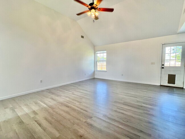 Photo - 110 Auburn Cir