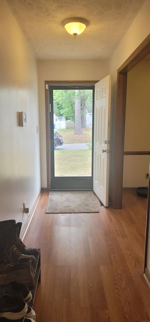 Photo - 3 Bedroom, 2 Bath Ranch Home Minutes from Shopping, Eateries, and Restuarants!