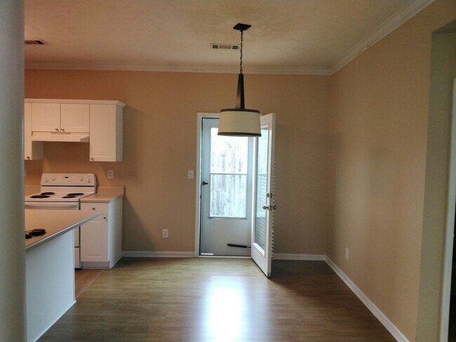 Photo - 517 McGregor Ct