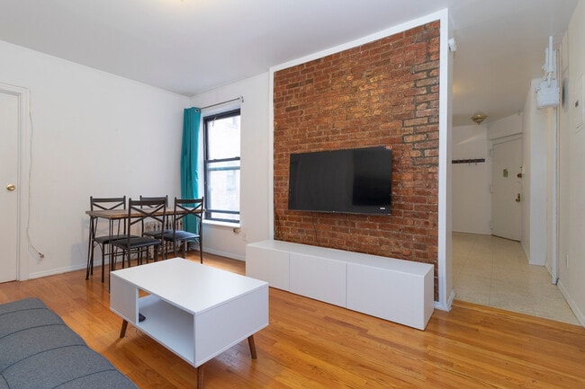 Building Photo - 1814 2nd Ave Rental