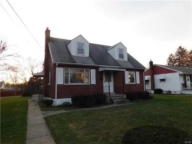 Photo - 921 Cambridge Ave