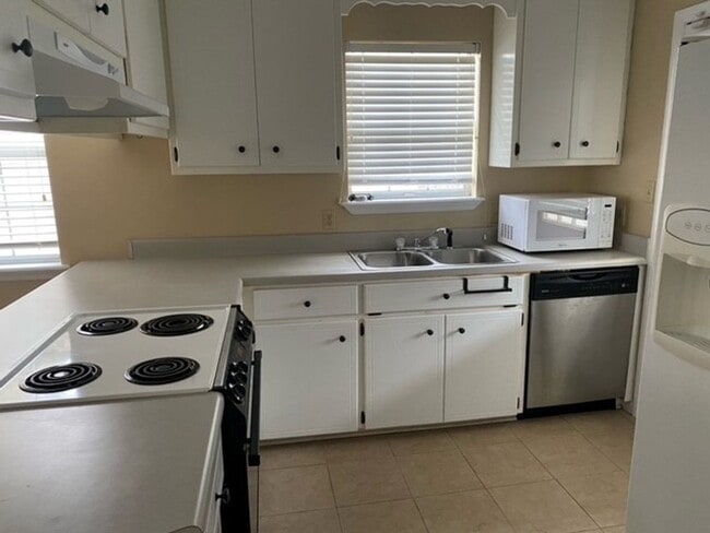 Photo - 3/2 HOME NEAR FREEDOM PARK.