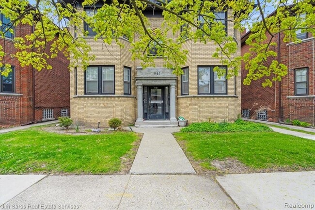 Photo - 981 Beaconsfield Ave Unidad 2N