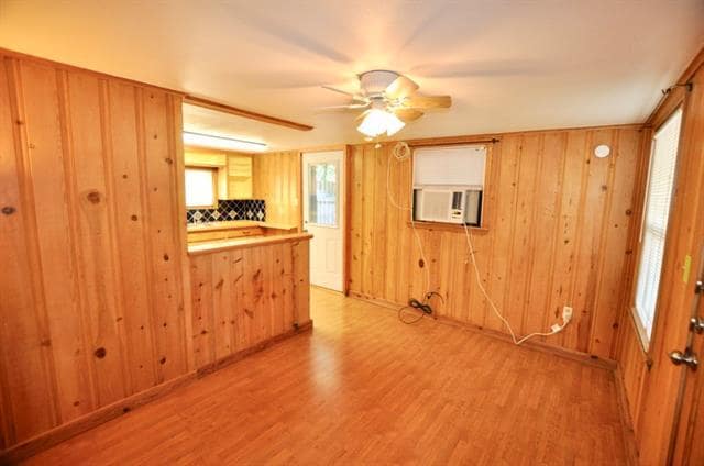 Photo - 201 1/2 W Columbia St