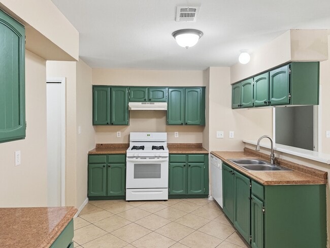 Photo - 2330 Cades Cove Dr