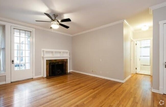 Building Photo - 4019 N Clarendon Ave Rental