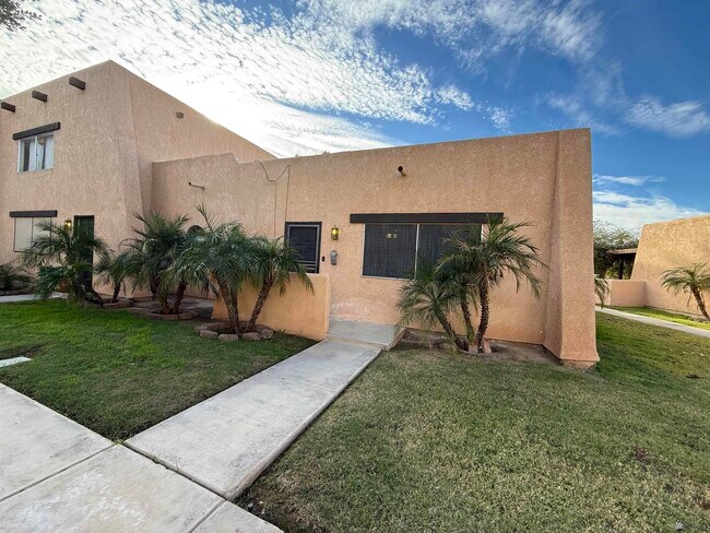 Photo - 2490 W Yowell Ct Unidad 36