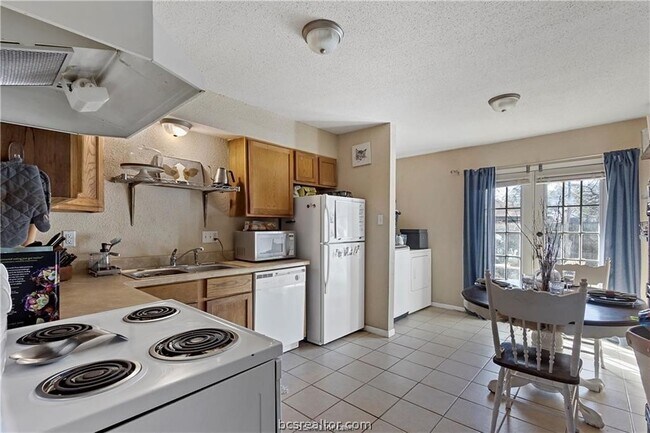 Photo - 1128 Georgia St