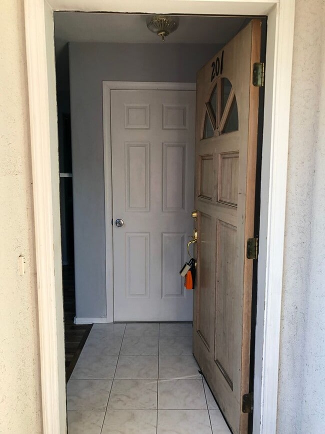 Photo - ***PENDING APPLICATION***Modern and spacious 2 bedroom condo with bonus room!