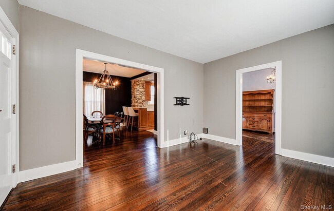 Photo - 256 Nassau Rd