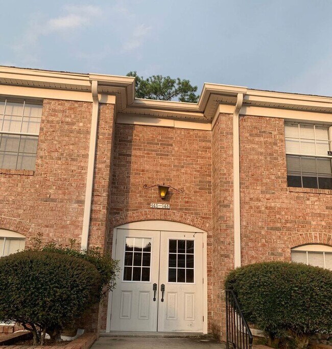 Entry to building - 5201 ATLANTIC Blvd Unidad 148