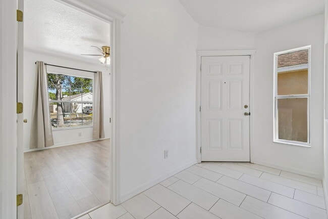 Photo - 7527 Oxford Garden Cir