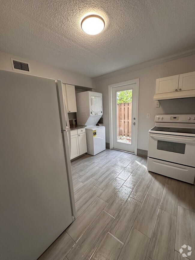 Building Photo - 337 Kenilworth Blvd Unit 2 Rental