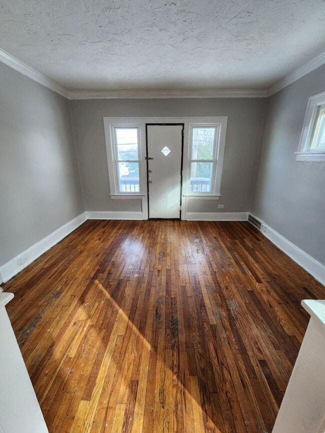 Photo - Top Floor 1 Bedroom Apartment with Private Balcony! Unidad 3