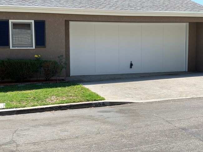 Photo - Glendale Hills traditional with fabulous views