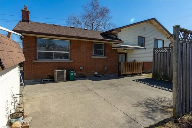 Photo - 15 Collier Rd N