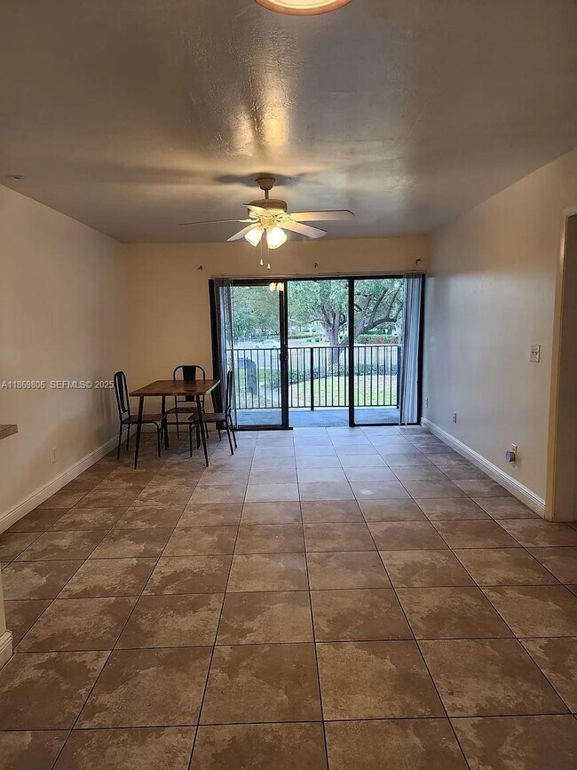 Photo - 9022 W Atlantic Blvd Unidad 223