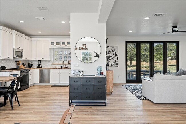 Photo - 310 Saddle Blanket Dr