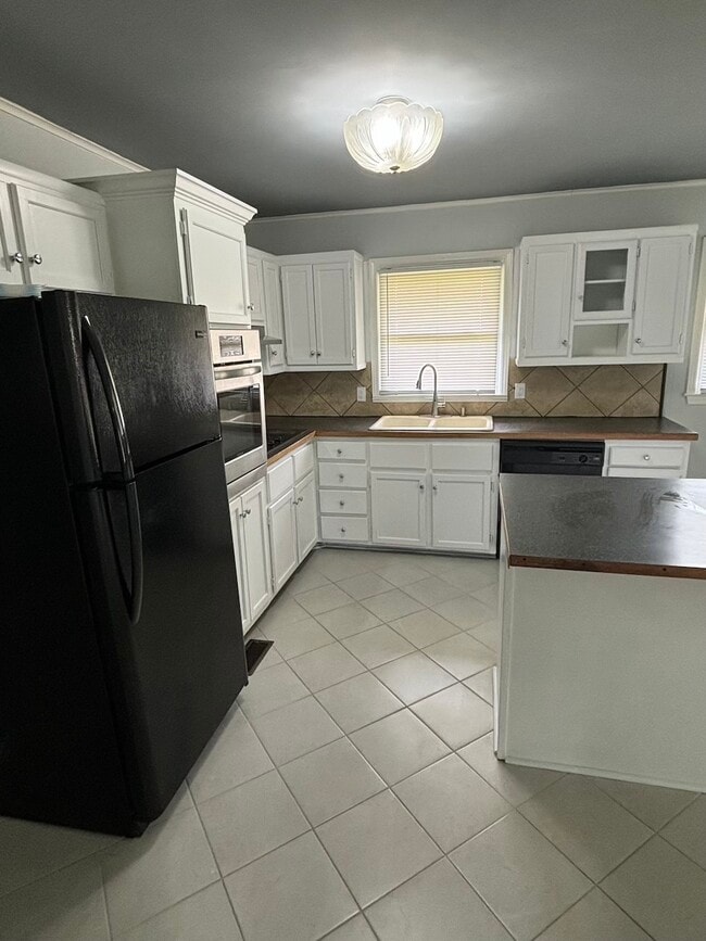 Photo - 300 Venus Dr