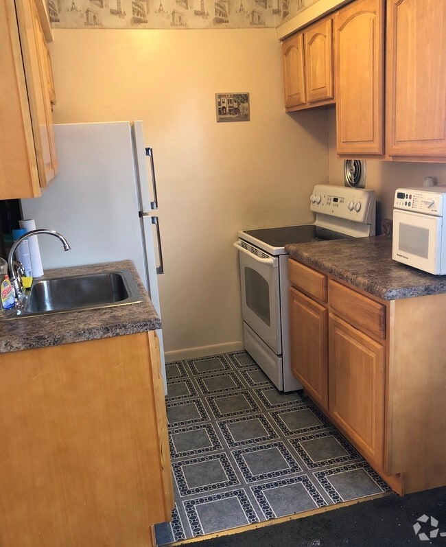 Building Photo - 56 68th St Unit 56 68th Street Rental