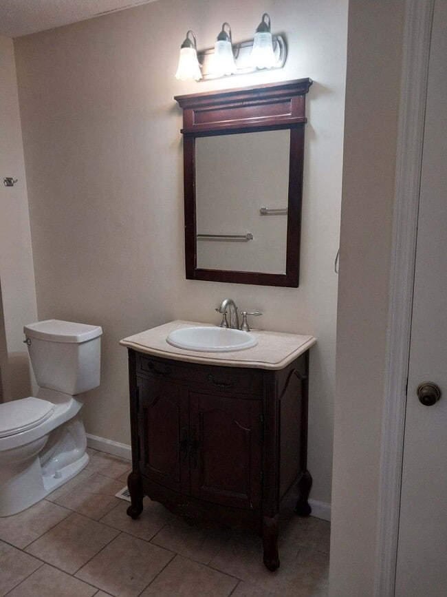 Photo - 106 Car Mol Dr