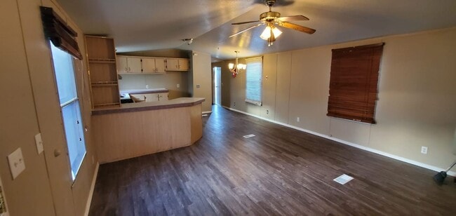 Photo - Charming 3 bedroom 2 bath Mobile home in Sunland Park NM!!