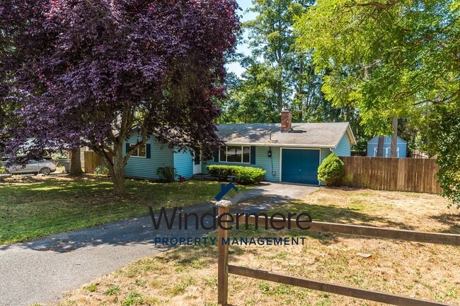 Building Photo - Fully-Furnished Cozy 3 Bedroom Home - Shor...