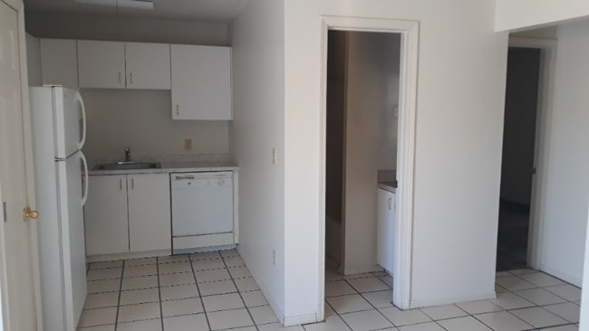 Photo - 606-606 24th St