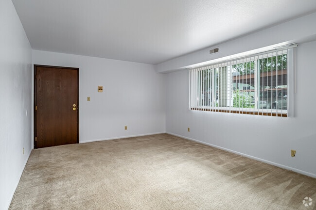 1BR, 1BA - 750SF - Living Room