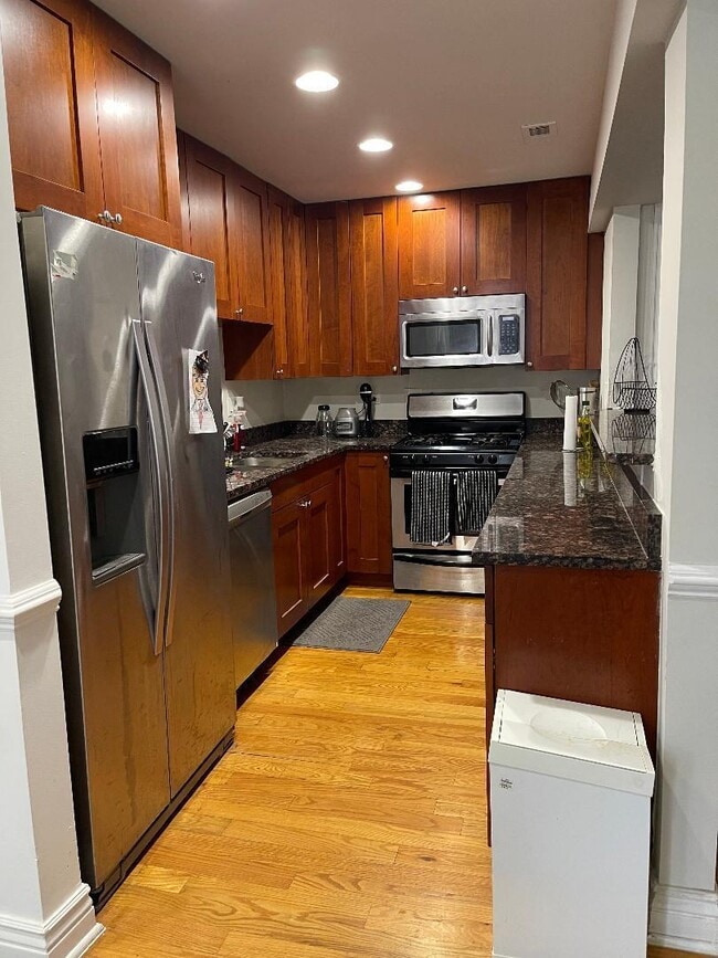 Building Photo - 2501 W Touhy Ave Unit 102
