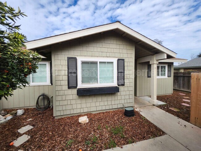 Photo - 2546 W Victor Ct Unidad 102