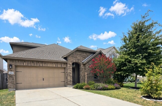 Building Photo - 8723 W Cres Lake Cir