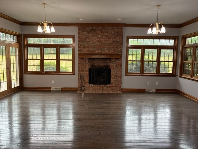 Photo - Magnificent 5-Bedroom Private Estate in Bu...