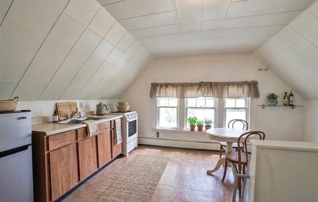 1811 Weston Ave Unit 3