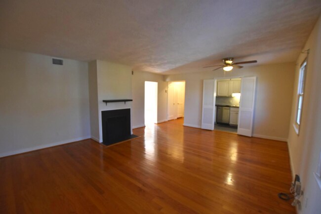Photo - Spacious 2 Bedroom Apartment w/ Washer|Dry...