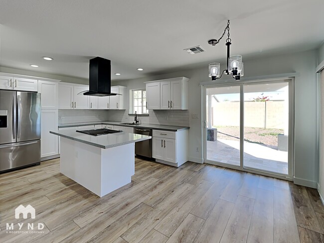 Photo - 7520 E Portland St