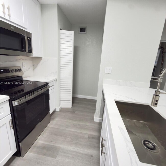 Photo - 18206 Mediterranean Blvd Unidad 3-21