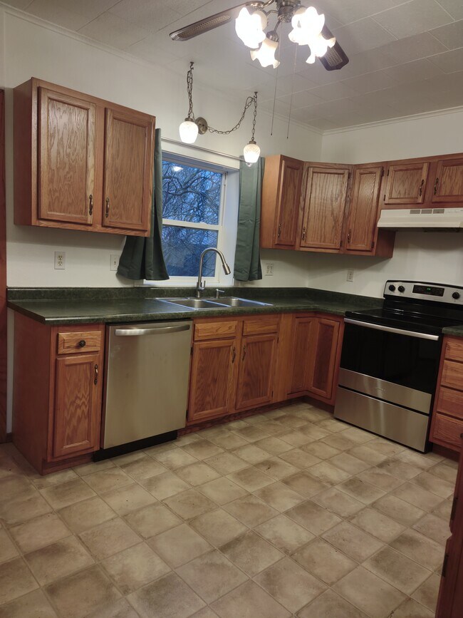 Kitchen - 491 Flambeau Ave Unit 491