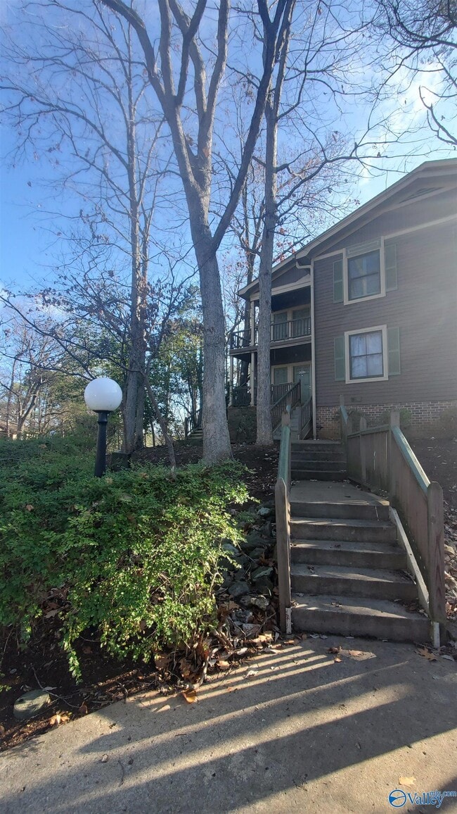 Photo - 2090 Greenwood Pl SW