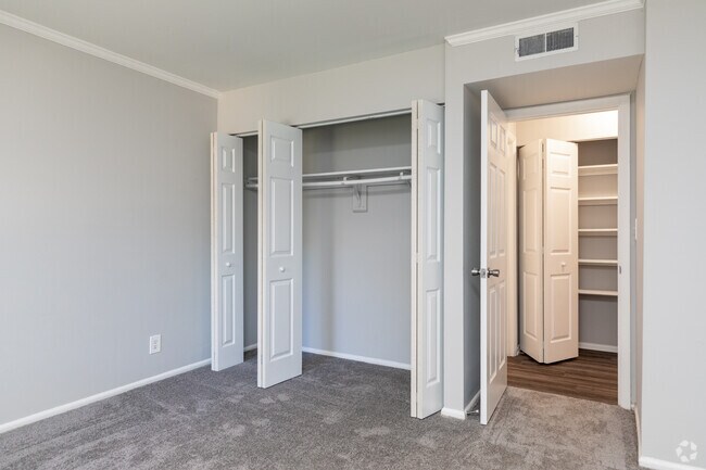 1 BD, 1BA Royale Reno