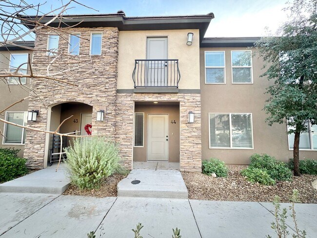 Photo - Desert Hills Gem!