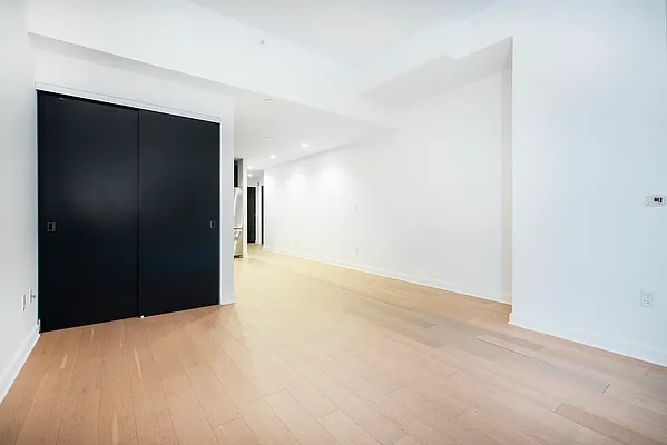 Photo - 527 W 45th St