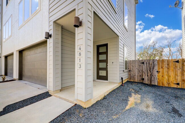 Photo - 4813 Martin Oaks Ln