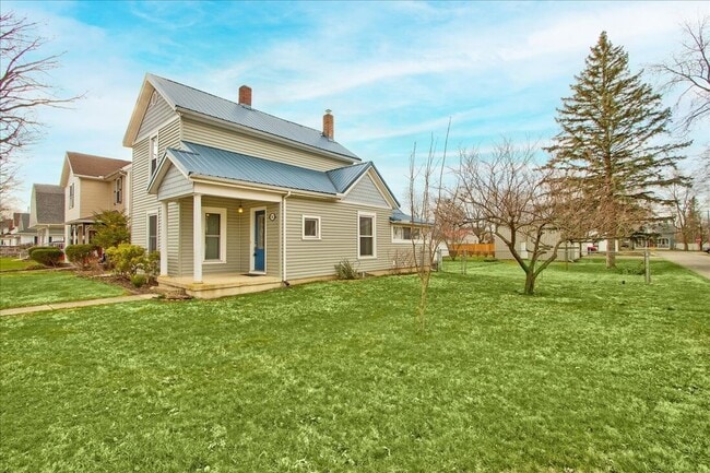 Photo - 301 E Columbus St