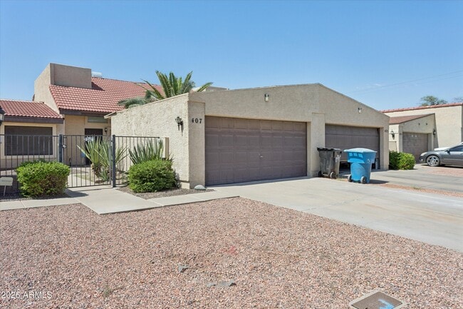 Photo - 407 E Pecan Rd